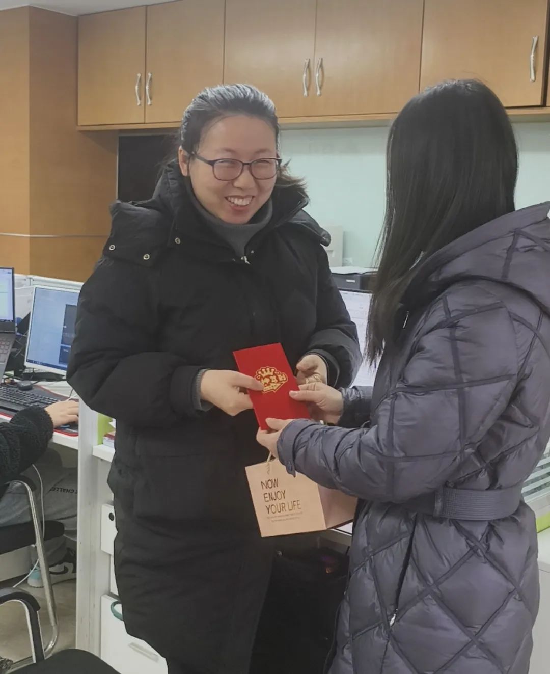 2025-03-08_远瞻赢实业（集团）三八节暖心礼物大派送_5.jpg